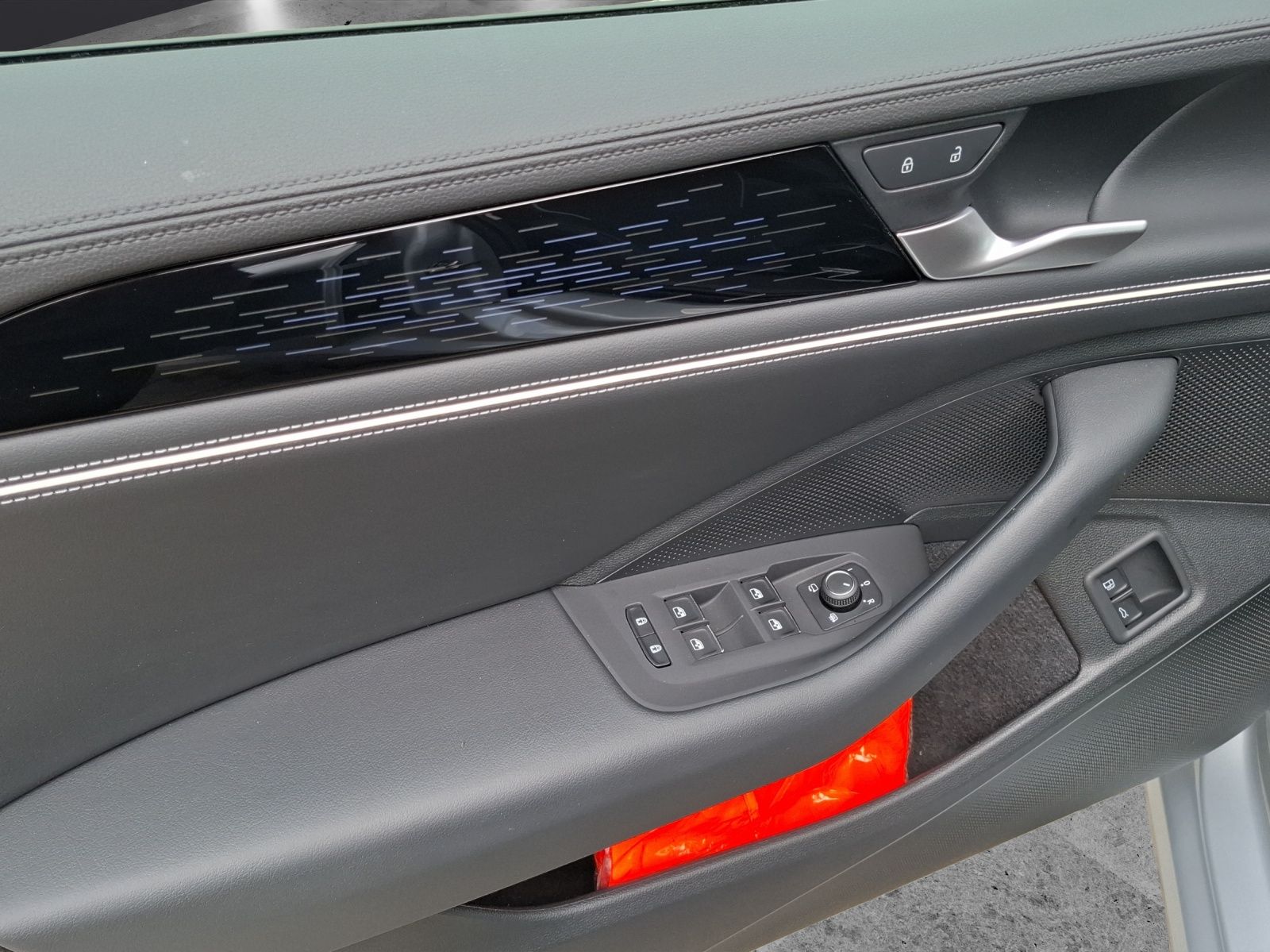 Fahrzeugabbildung Volkswagen Passat eHybid Elegance DSG Matrix AHK Navi HUD A