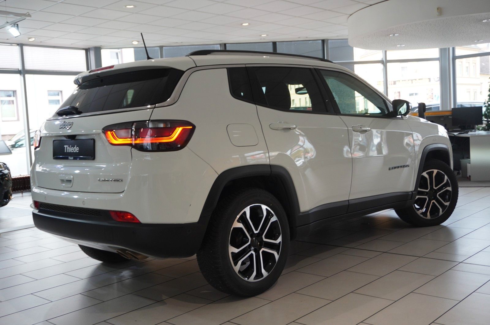 Fahrzeugabbildung Jeep Compass 1.3T GSE LIMITED NAVI/LED/360°/VIRT/DAB+