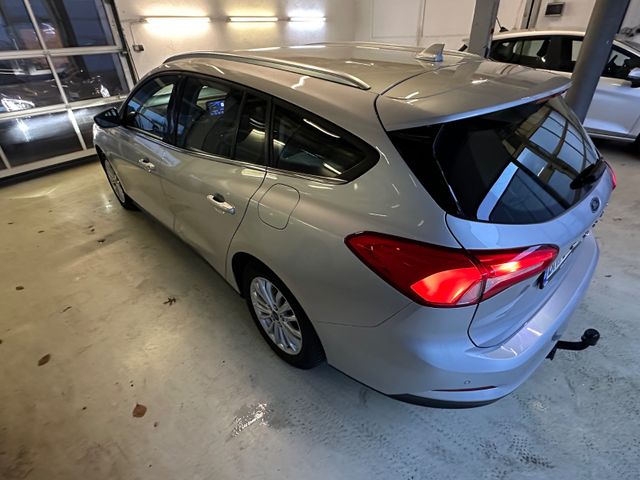 Fahrzeugabbildung Ford Focus Turnier Titanium AHK