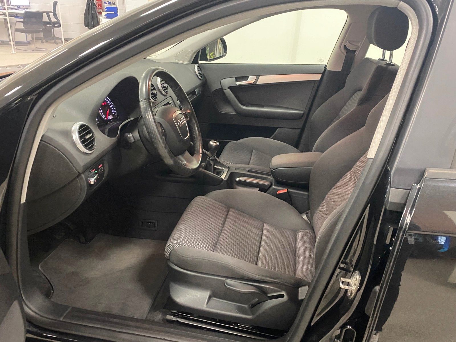 Fahrzeugabbildung Audi A3 2.0 TDI Ambition Sportback+GARANTIE+17"ALU+BC