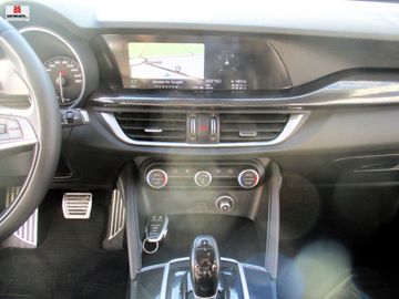 Alfa-Romeo Stelvio - 10