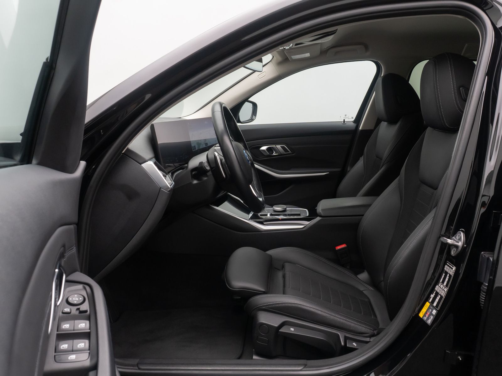 Fahrzeugabbildung BMW 330e Kamera DAB Stop&Go AHK Sport Fernlichtassis