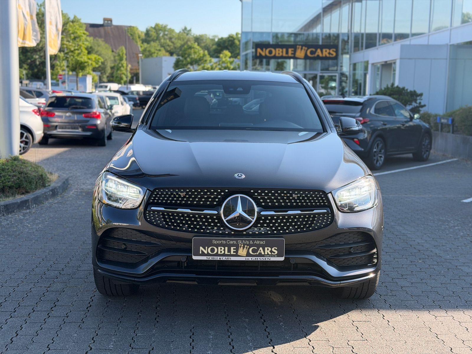 Fahrzeugabbildung Mercedes-Benz GLC 200 4Matic AMG Line AHK LED NAV SHZ 19"
