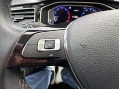 Fahrzeugabbildung Volkswagen Polo Highline -17"LM*Kamera*Panorama*LED*2xKlima