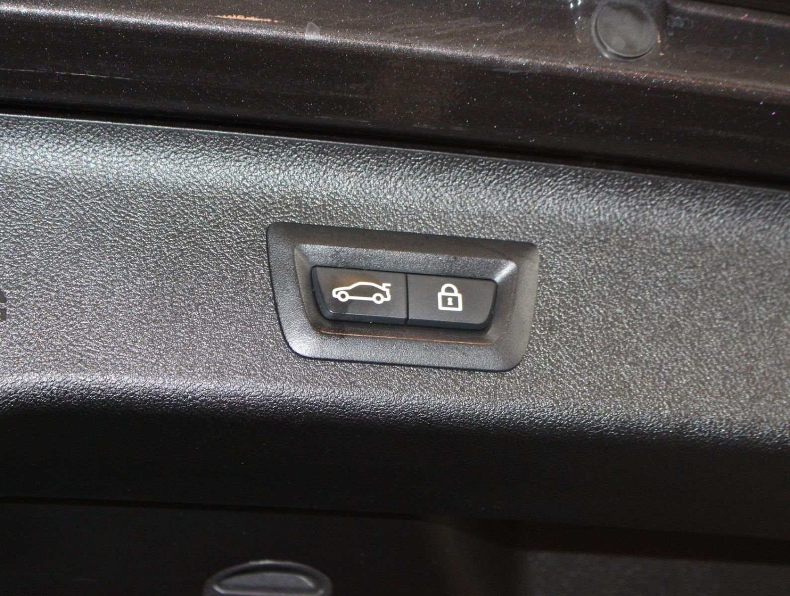 Fahrzeugabbildung BMW 520 d Touring Luxury Line 1. Hand*Pano*H&K*HUD