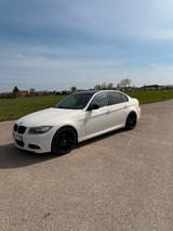 BMW E90 320i M-Paket | 128.000km | Leder | Top Z - BMW 320 mit Benzin-Antrieb: Limousine, 320i E90