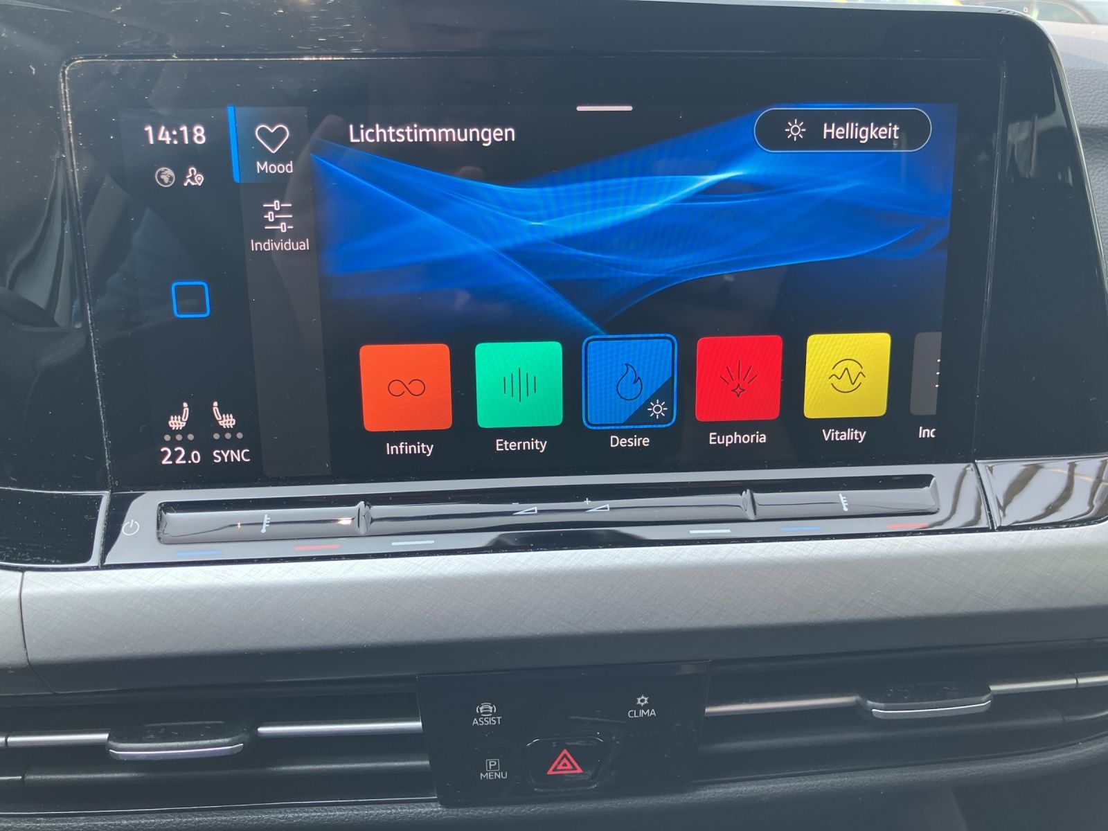 Fahrzeugabbildung Volkswagen Golf VIII eTSI Life DSG LED Navi ACC RFK