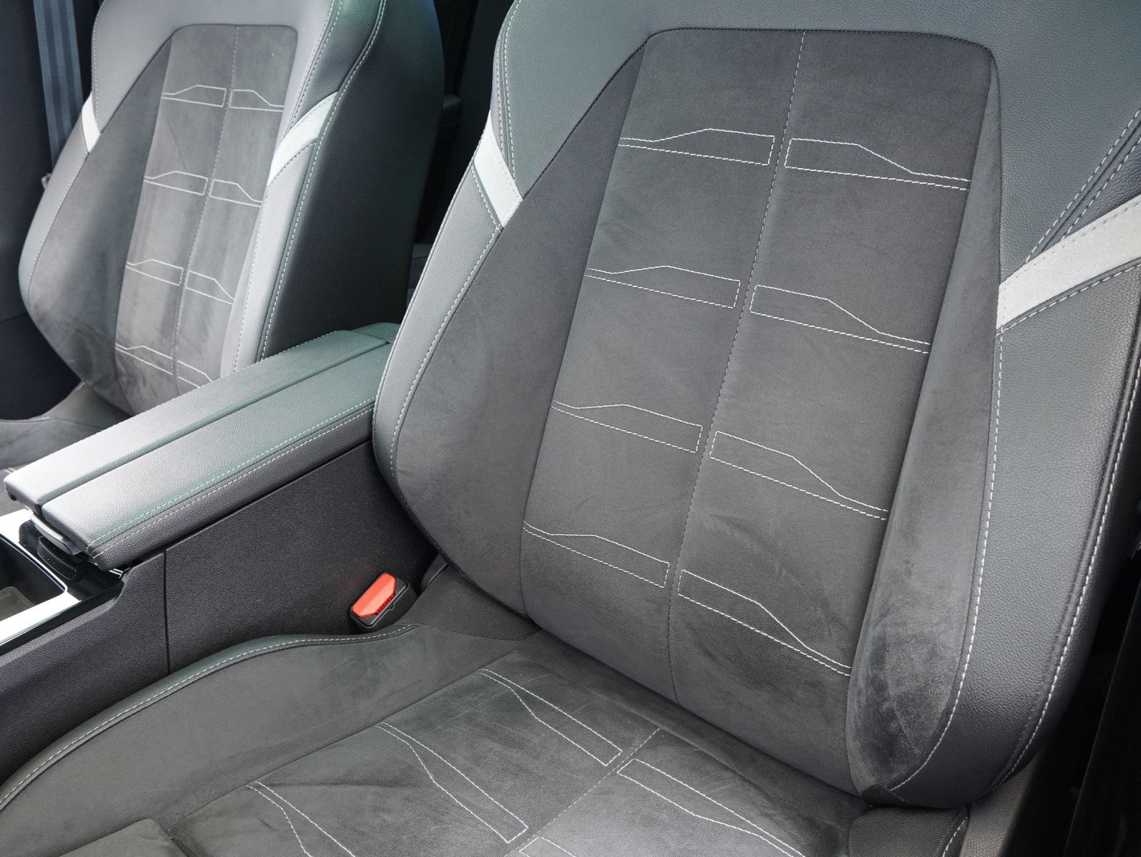 Fahrzeugabbildung Opel Astra L 1.5 D Sports Tourer GS Line PANO