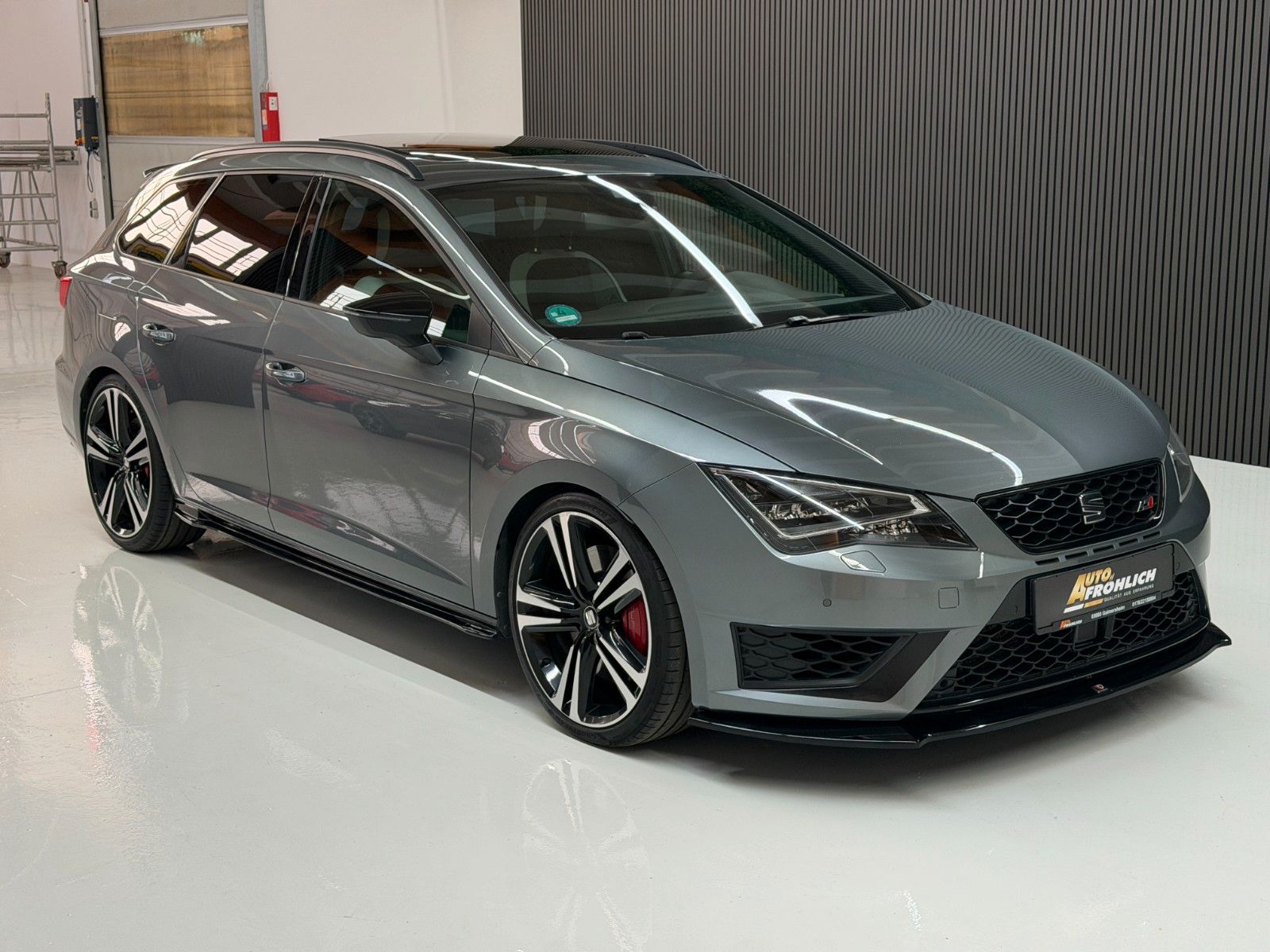 Seat Leon ST Cupra 280 ch DSG – Toit panoramique – Baquets Alcantara – DCC – LED – GPS