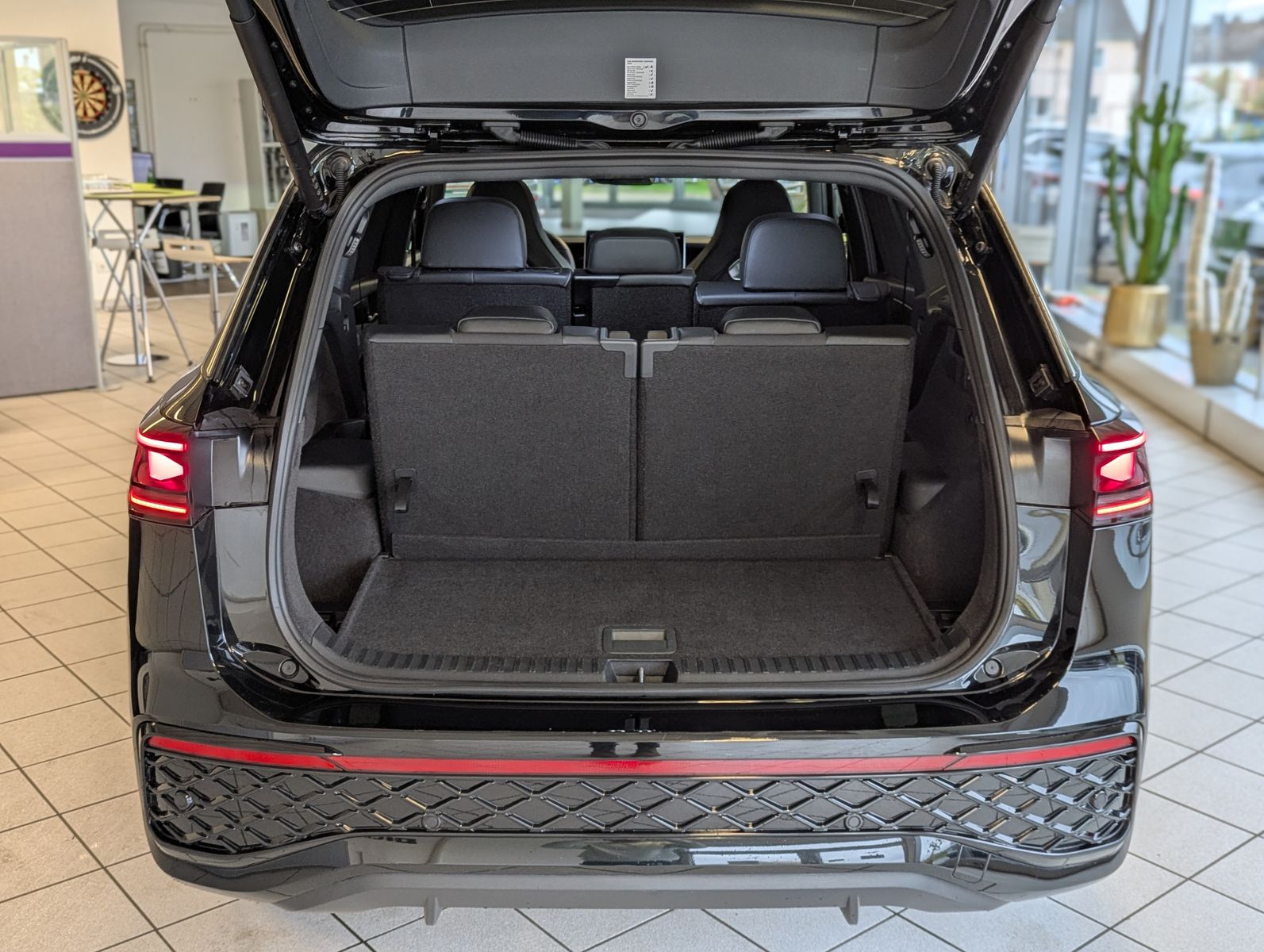 VW Tayron 2.0 4M R-Line Launch Pano Matrix AHK 20" - Image 20