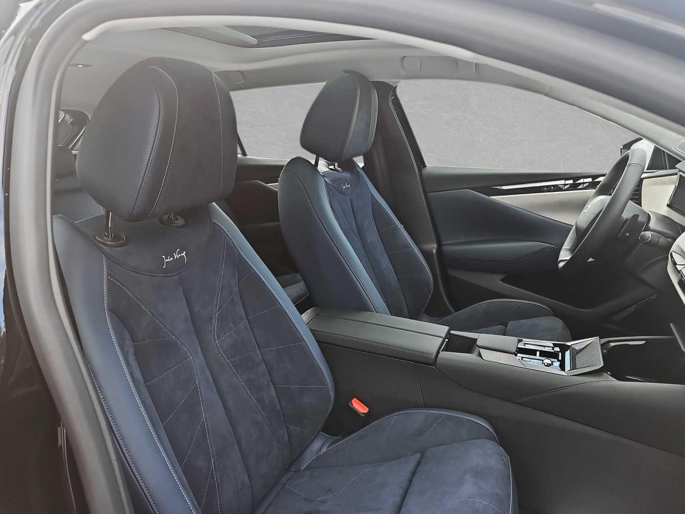 DS Automobiles N°4 E-Tense JULES VERNE Alcantara