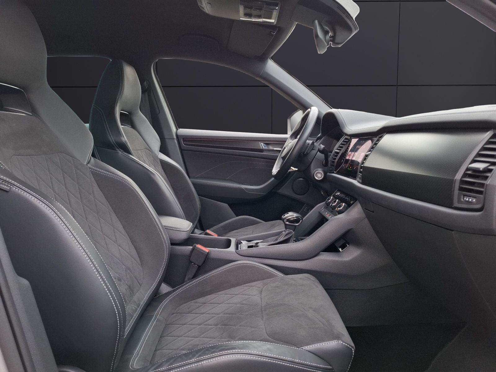 Fahrzeugabbildung SKODA Kodiaq TSI Sportline DSG Matrix Navi AID GRA PDC