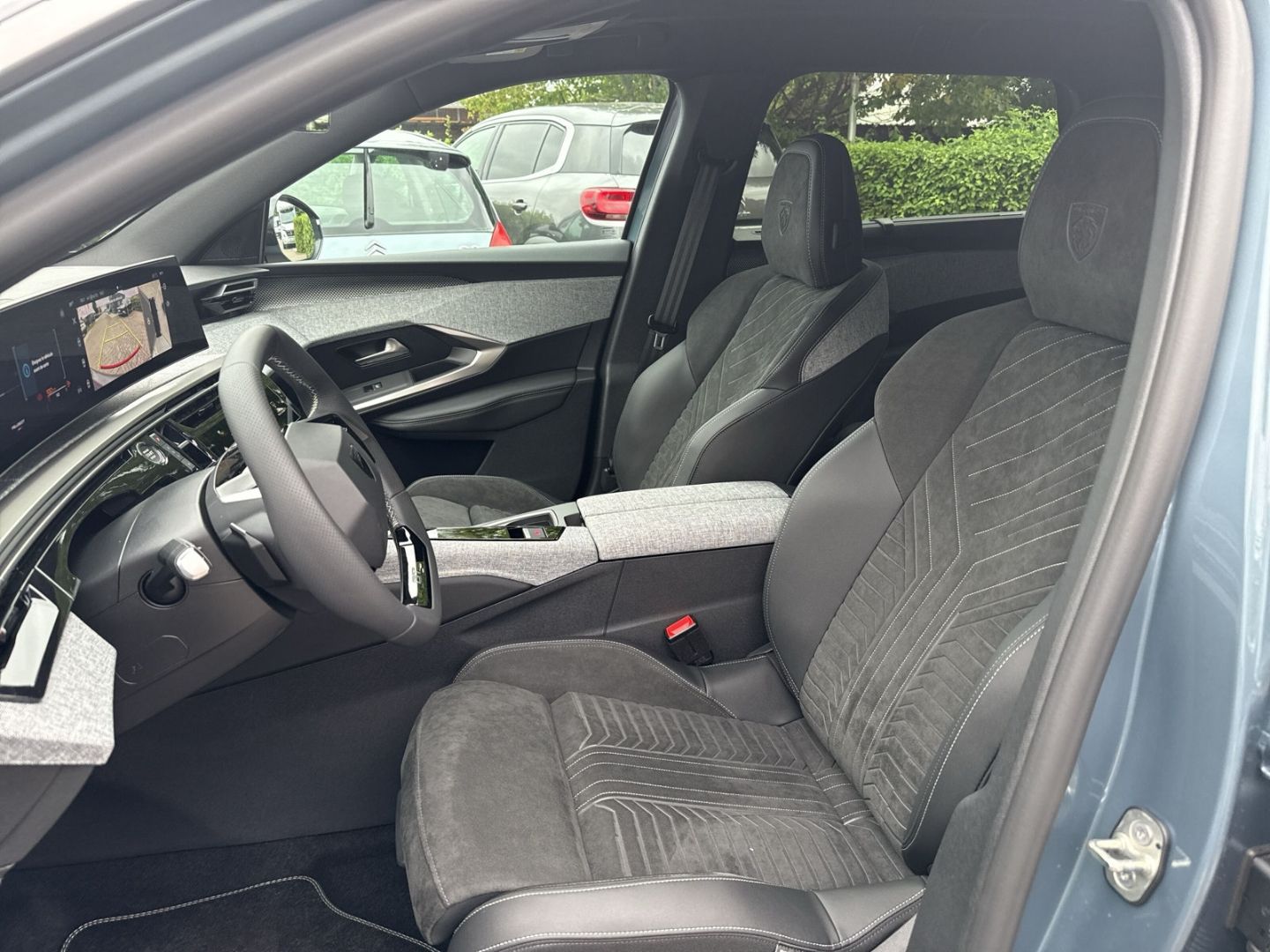 Fahrzeugabbildung Peugeot 5008 GT HYBRID 145 e-DSC6 AHK-abn. Navi LED ACC