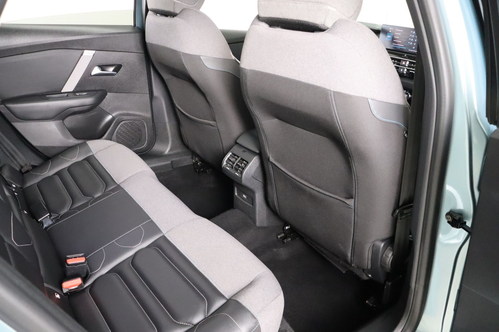 Fahrzeugabbildung Citroën C4 Shine PT 130 * HUD * LED * Navi *