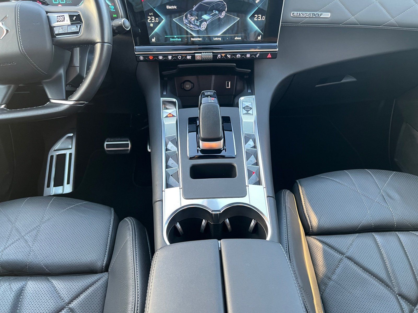 Fahrzeugabbildung DS Automobiles DS7 Crossback E-Tense 4x4 300 Anhängerkupplung