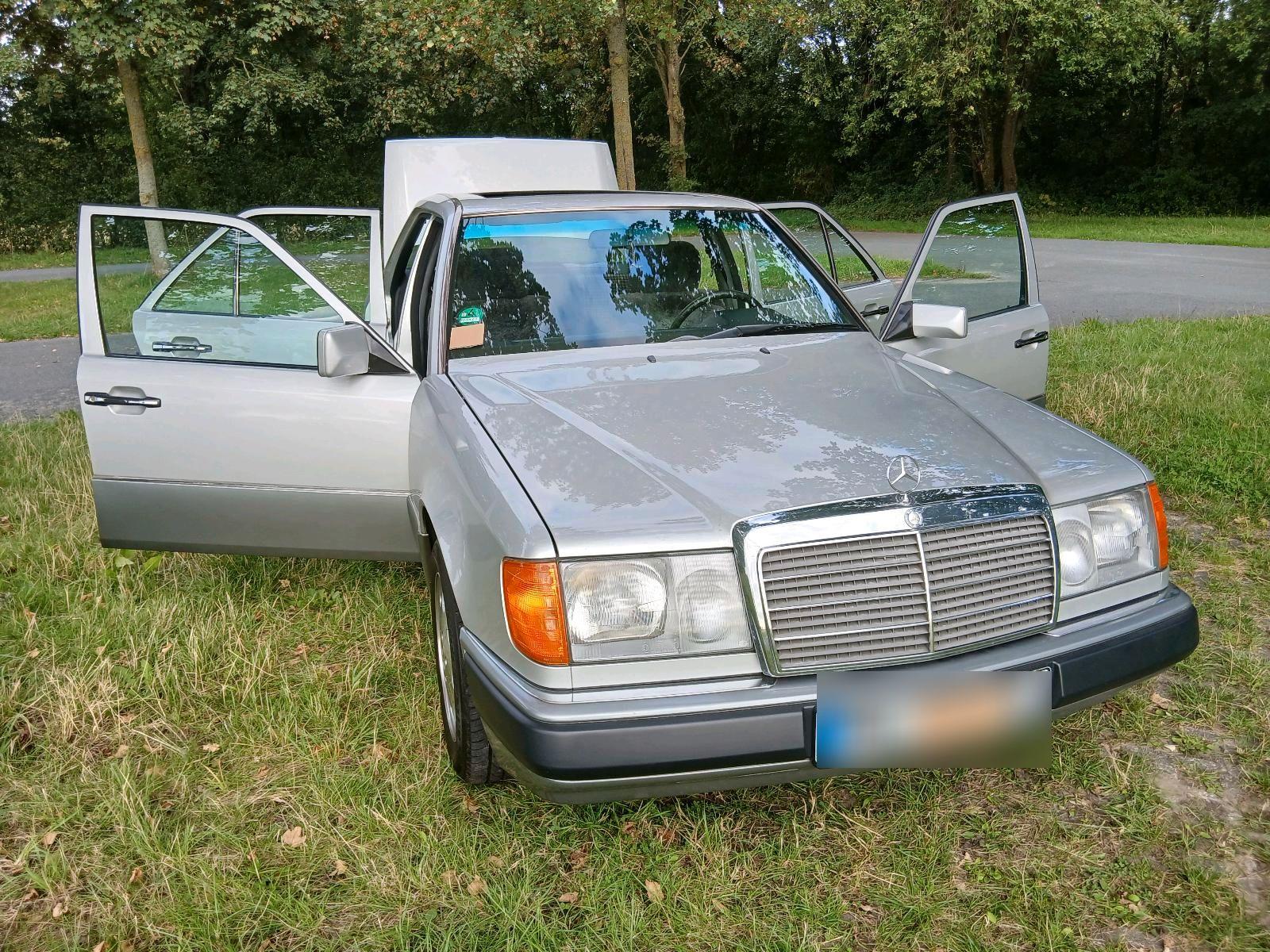 Mercedes-Benz E 230