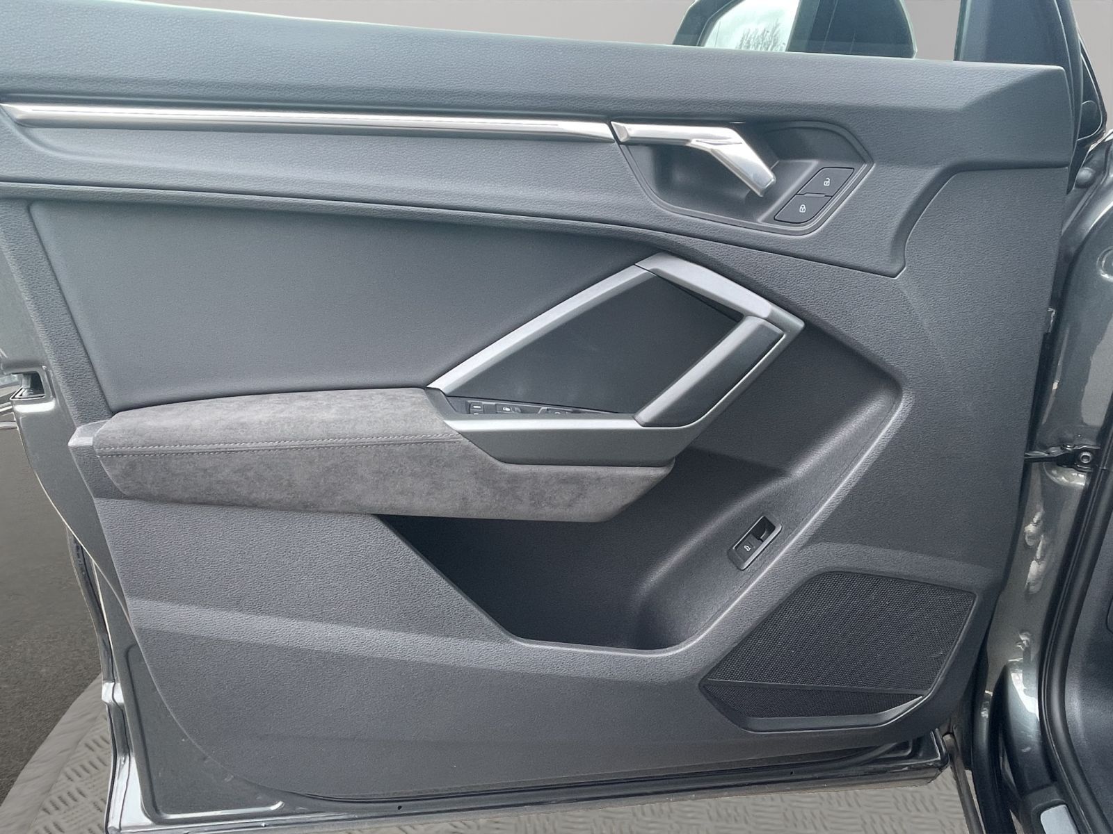 Audi RSQ3 - Bild 17