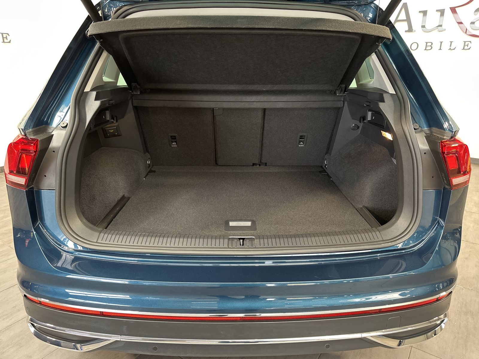 Fahrzeugabbildung Volkswagen Tiguan 4M Elegance NAV+LED+AHK+PANO+VCOCK+HEADUP