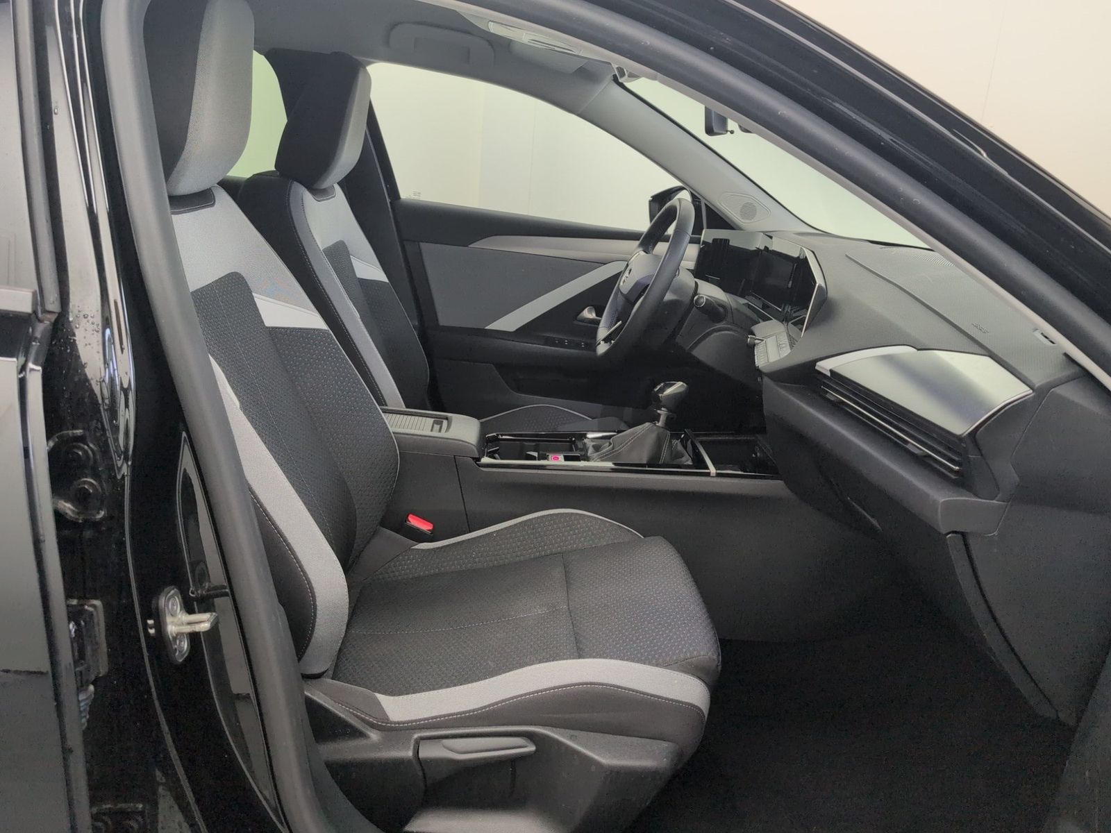 OPEL Astra Sports Tourer 1.2 Turbo Business Edition – Bild 12