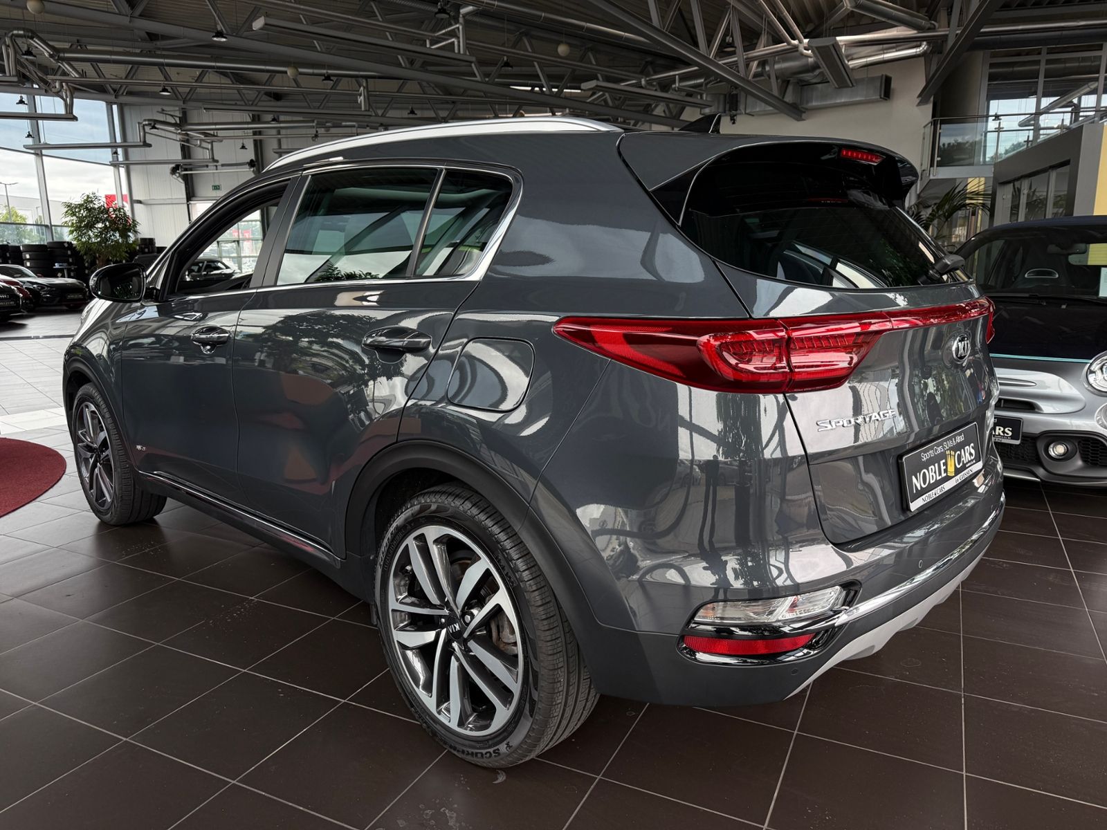 Fahrzeugabbildung Kia Sportage Platinum Edition 4WD PANO LED NAVI