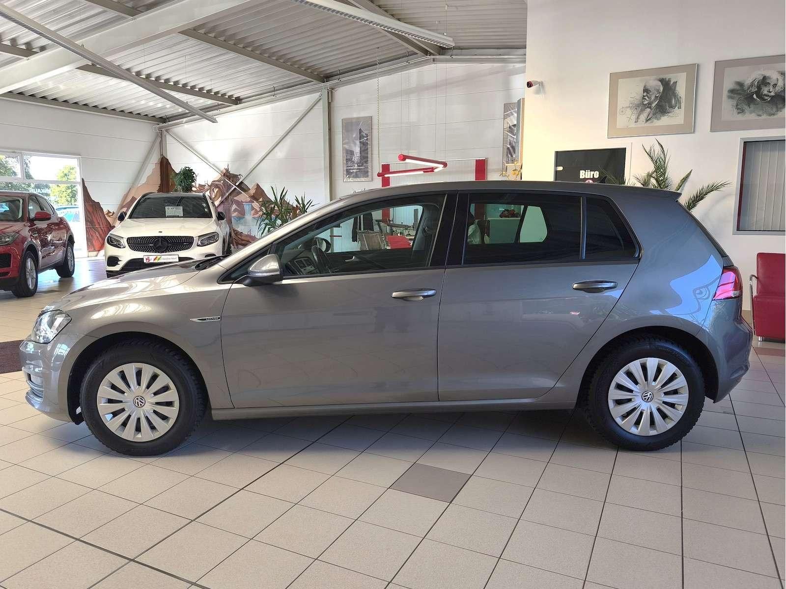 Fahrzeugabbildung Volkswagen Golf Lounge 1.4 /Bi-Xenon/Navi/Tempo/Ahk 110 ...