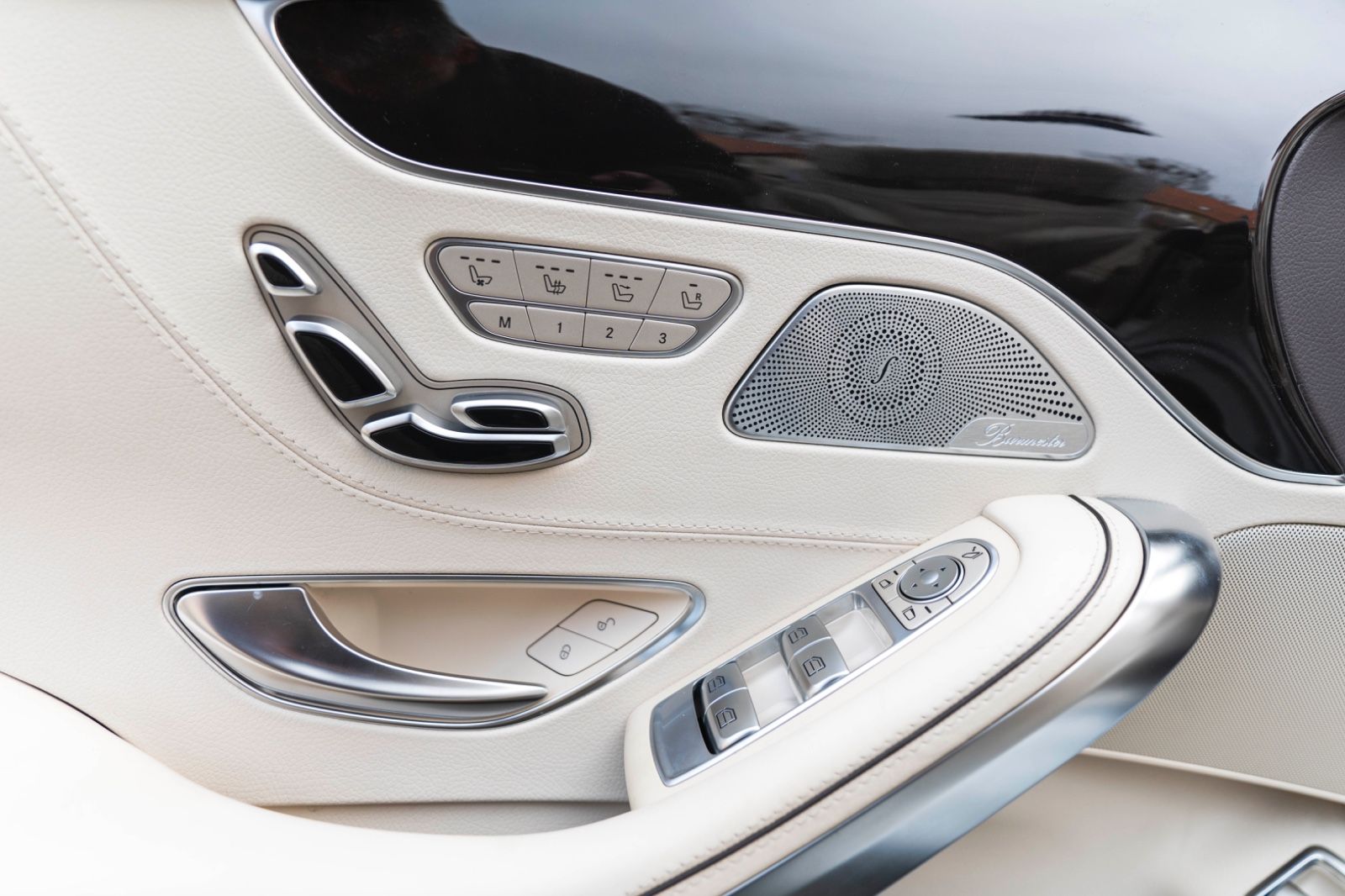 Fahrzeugabbildung Mercedes-Benz S 560 Cabriolet Burmester 360° LED ACC Massage