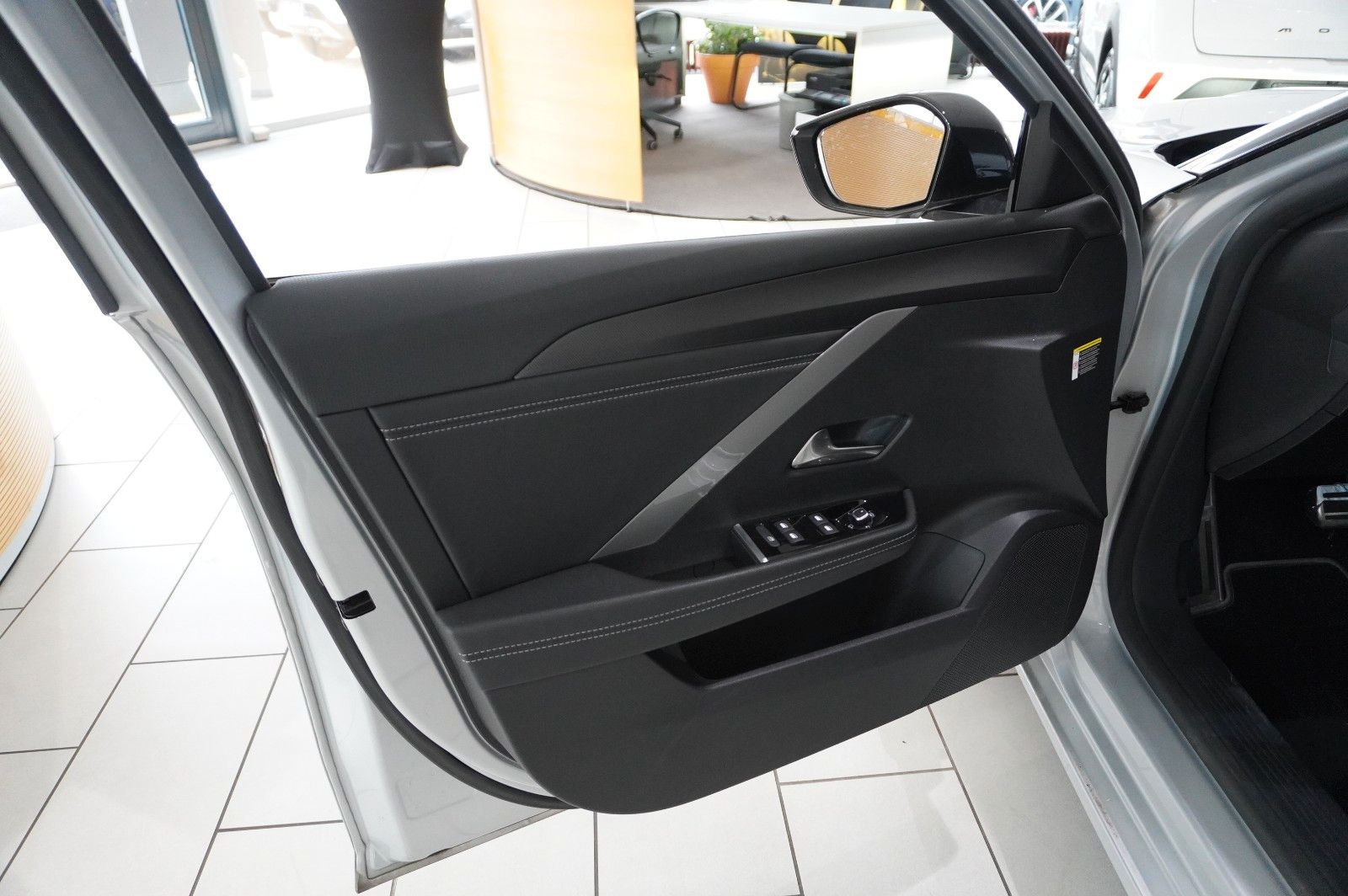 Fahrzeugabbildung Opel Astra L Lim. 1.6 HYBRID GS SPORT NAVI/360°/SPORT