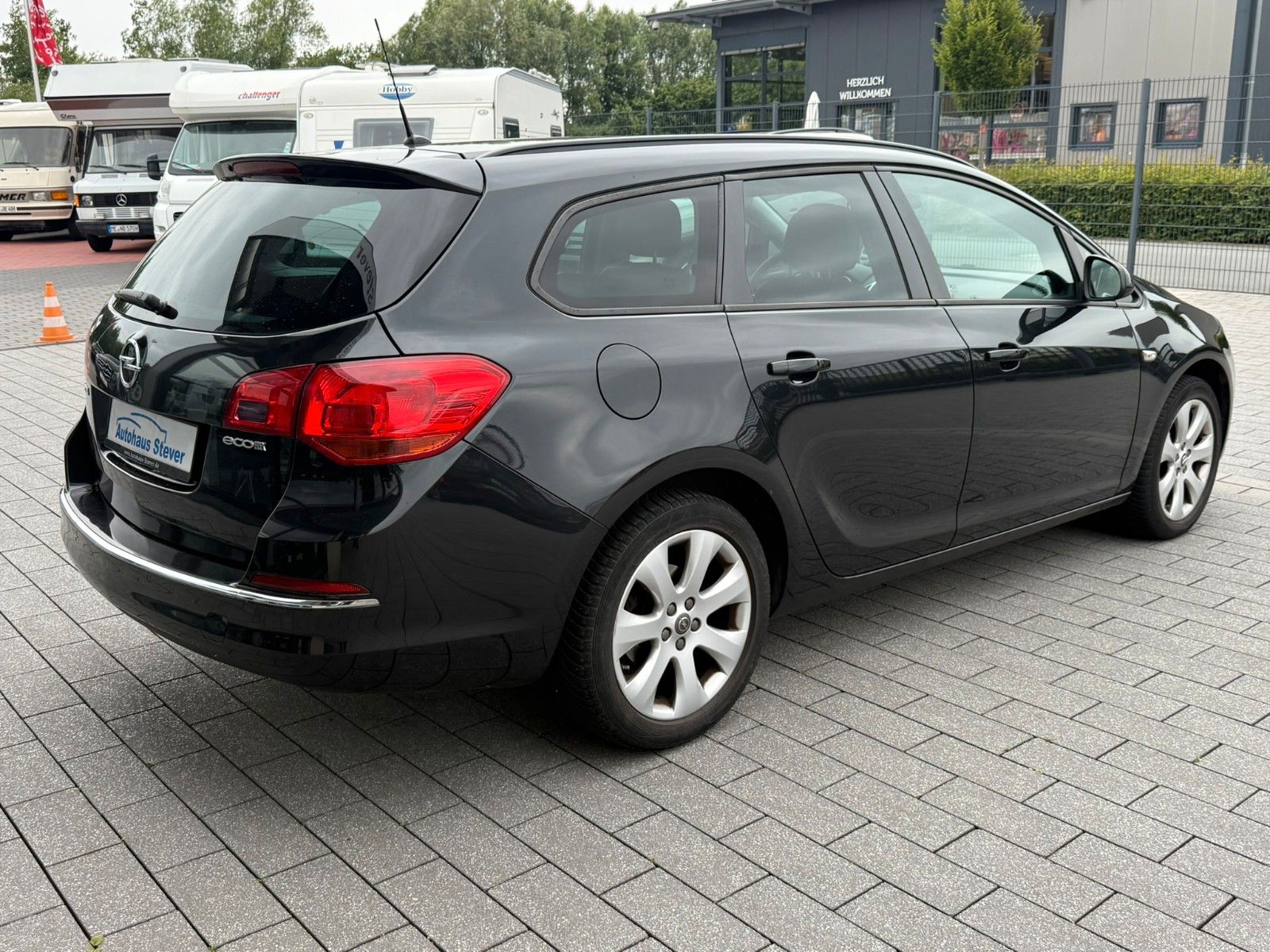 Fahrzeugabbildung Opel Astra J Sports Tourer Style