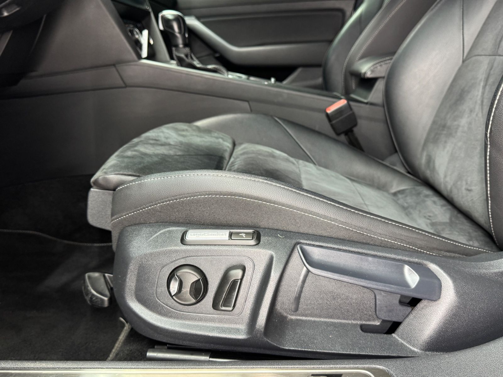 Fahrzeugabbildung Volkswagen Arteon R-Line|DSG|NAVI|ACC|DIGI-TACHO|1.HAND