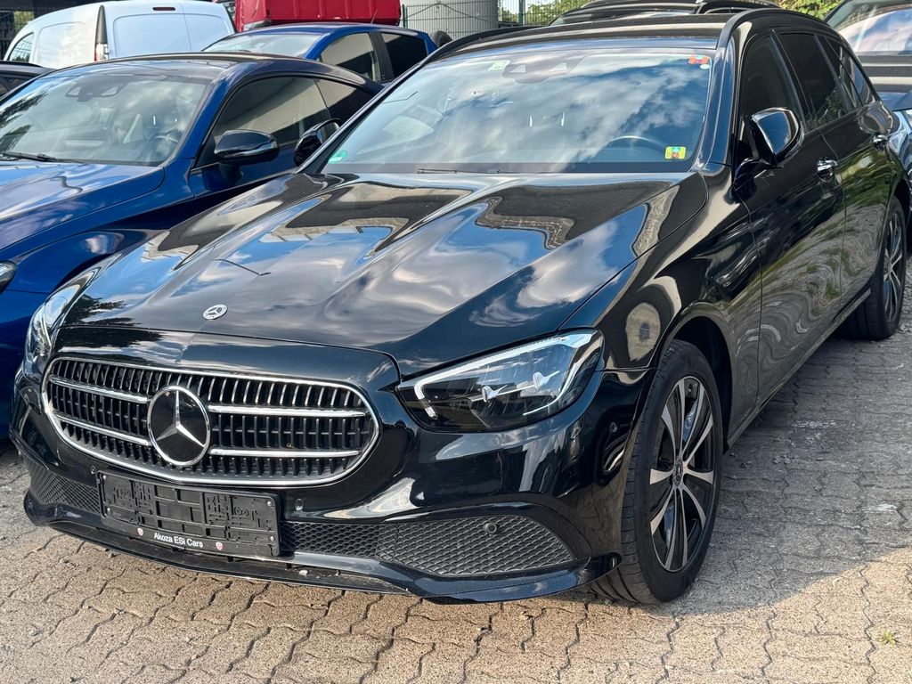 Image of Mercedes-Benz E 300