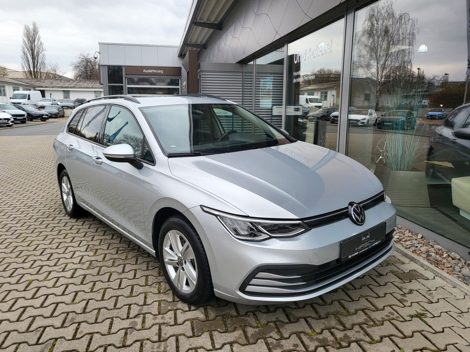 Fahrzeugabbildung Volkswagen Golf VIII Variant 2.0 TDI DSG Life AHZV NAVI
