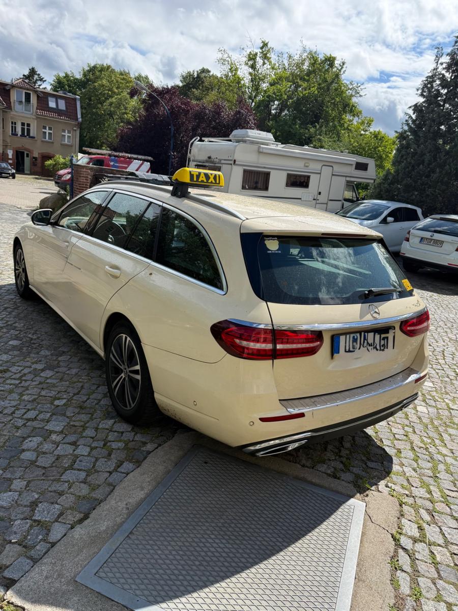 Mercedes-Benz E 220 d T Autom. -