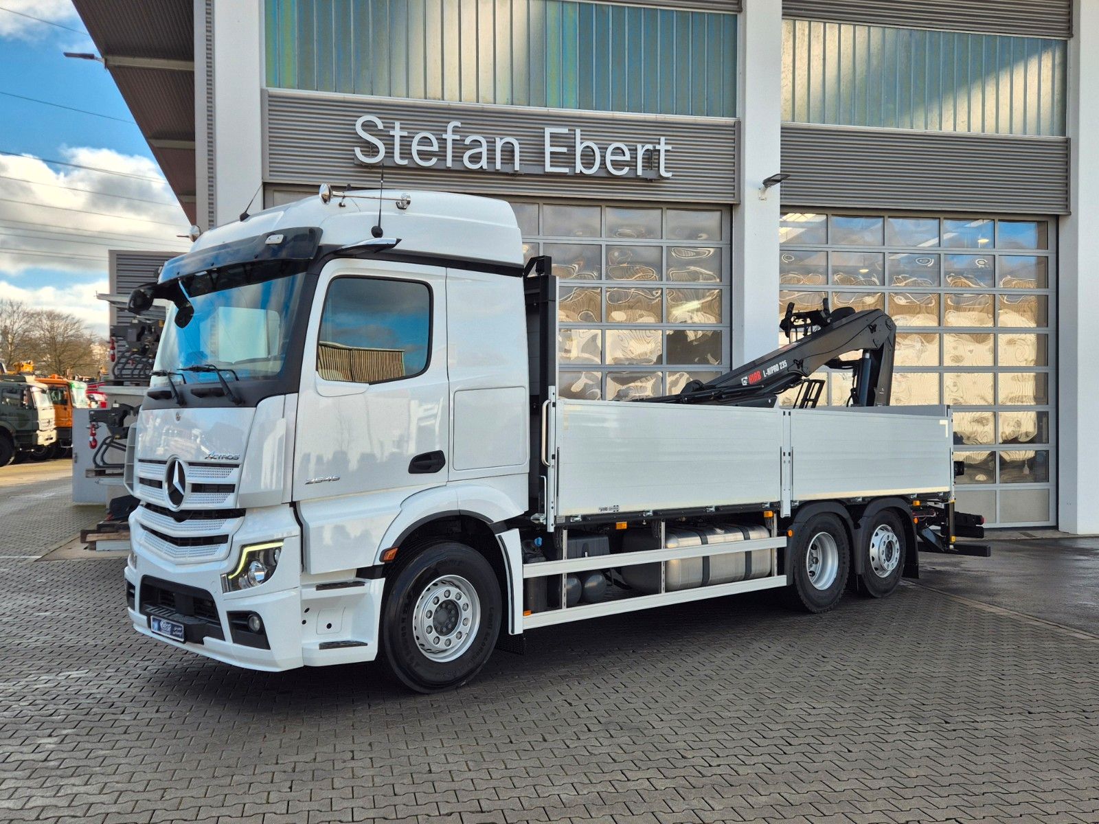 Fahrzeugabbildung Mercedes-Benz Actros 2545 L 6x2 Hiab L-HIPRO 235 DLS-3