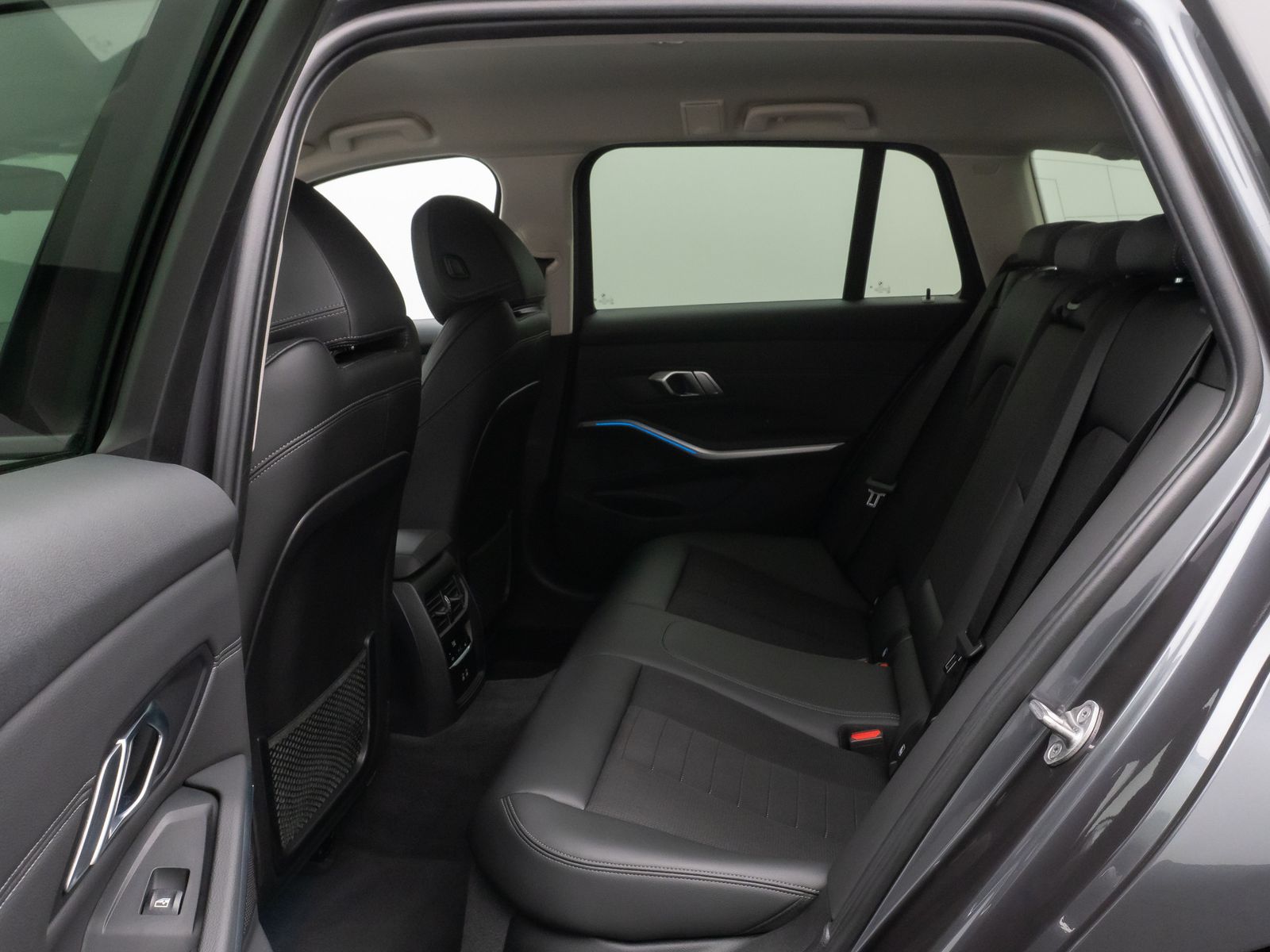 Fahrzeugabbildung BMW 330e SportLine Laser Kamera HUD DAB HiFi Komfort