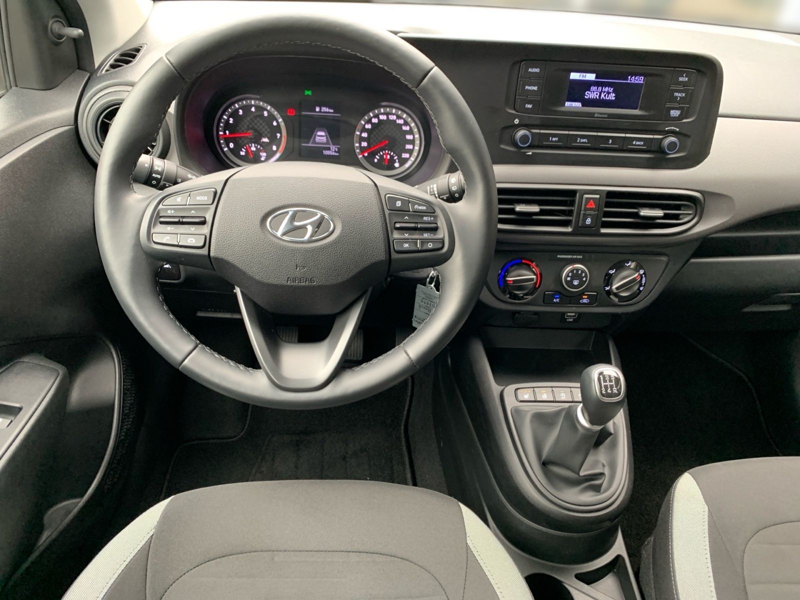 Fahrzeugabbildung Hyundai i10 1.0 Select Sitzheizung Einparkhilfe