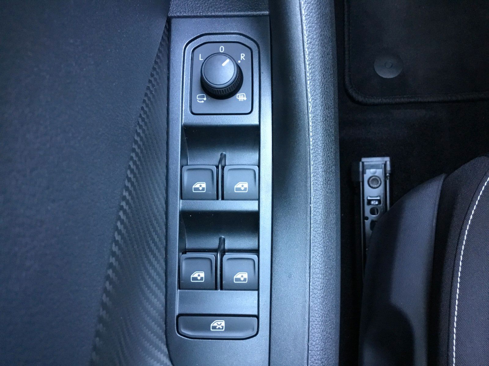 Fahrzeugabbildung SKODA Kamiq 1.5 TSI DSG Monte Carlo+AHK+Navi+Kamera