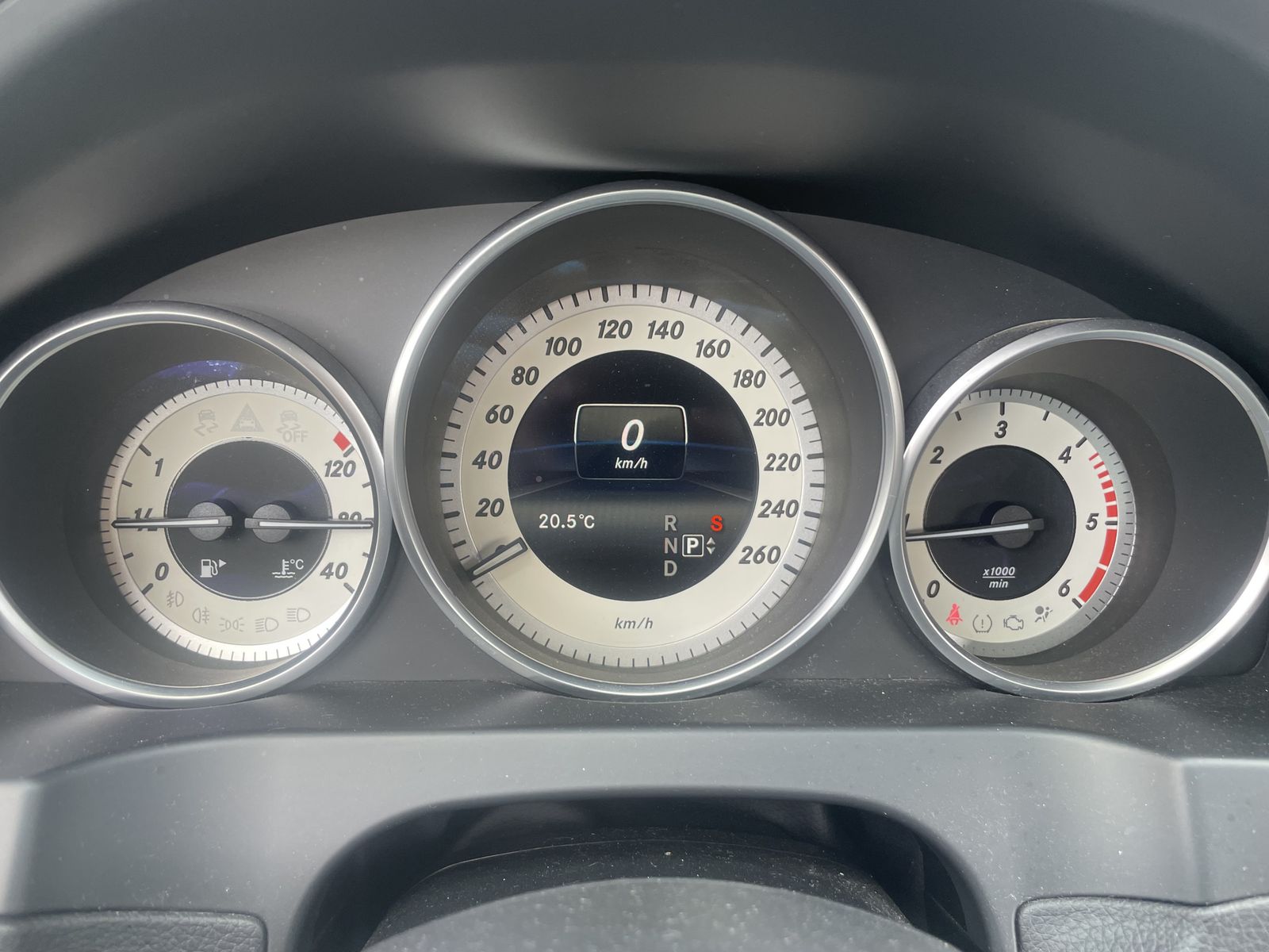 Fahrzeugabbildung Mercedes-Benz E 250 CDI Cabrio AMG-Line NAV+LED+SHZ+PP+18ZOLL