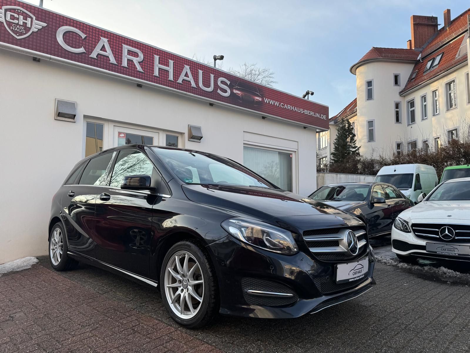MERCEDES-BENZ B 180