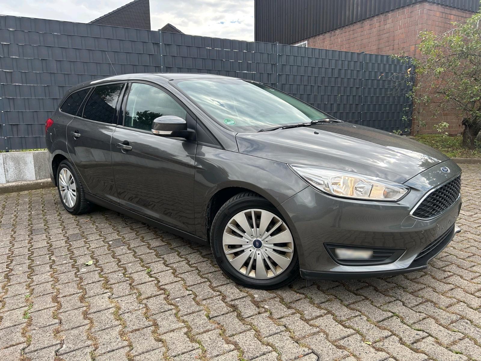Ford Focus 2015 — rear view