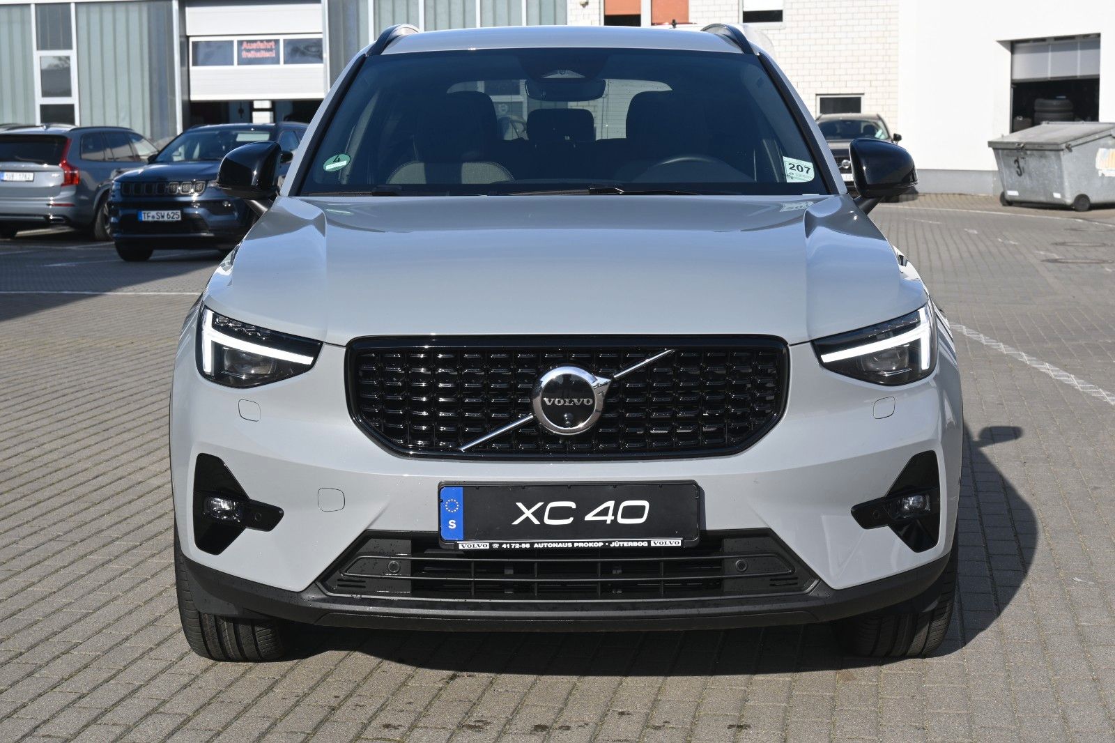 Fahrzeugabbildung Volvo XC40 B3 Plus Dark*FSHZG*360°*ACC*PIXEL
