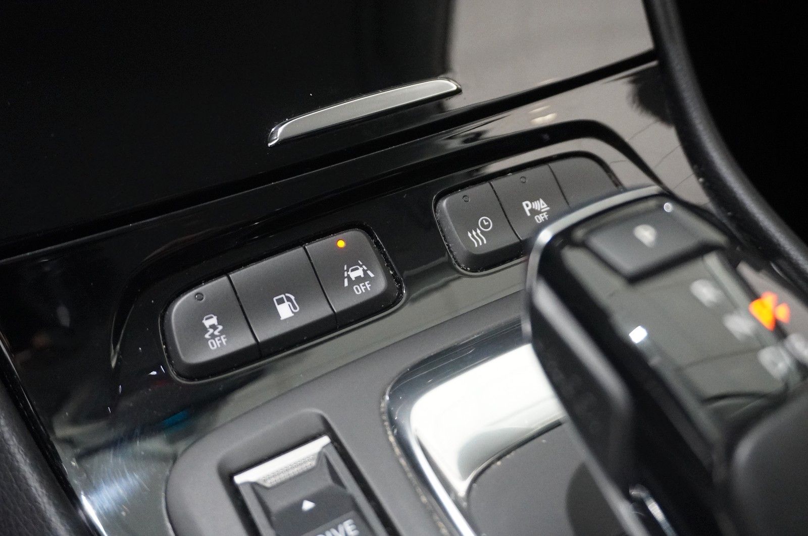 Fahrzeugabbildung Opel Grandland (X) 1.6 HYBRID ELEG. NAVI/360°/LED/DAB