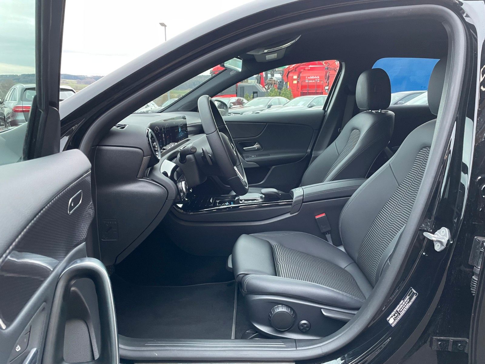 Fahrzeugabbildung Mercedes-Benz A 200 d Progressive AHK+MBUX+R-Kamera+Distr