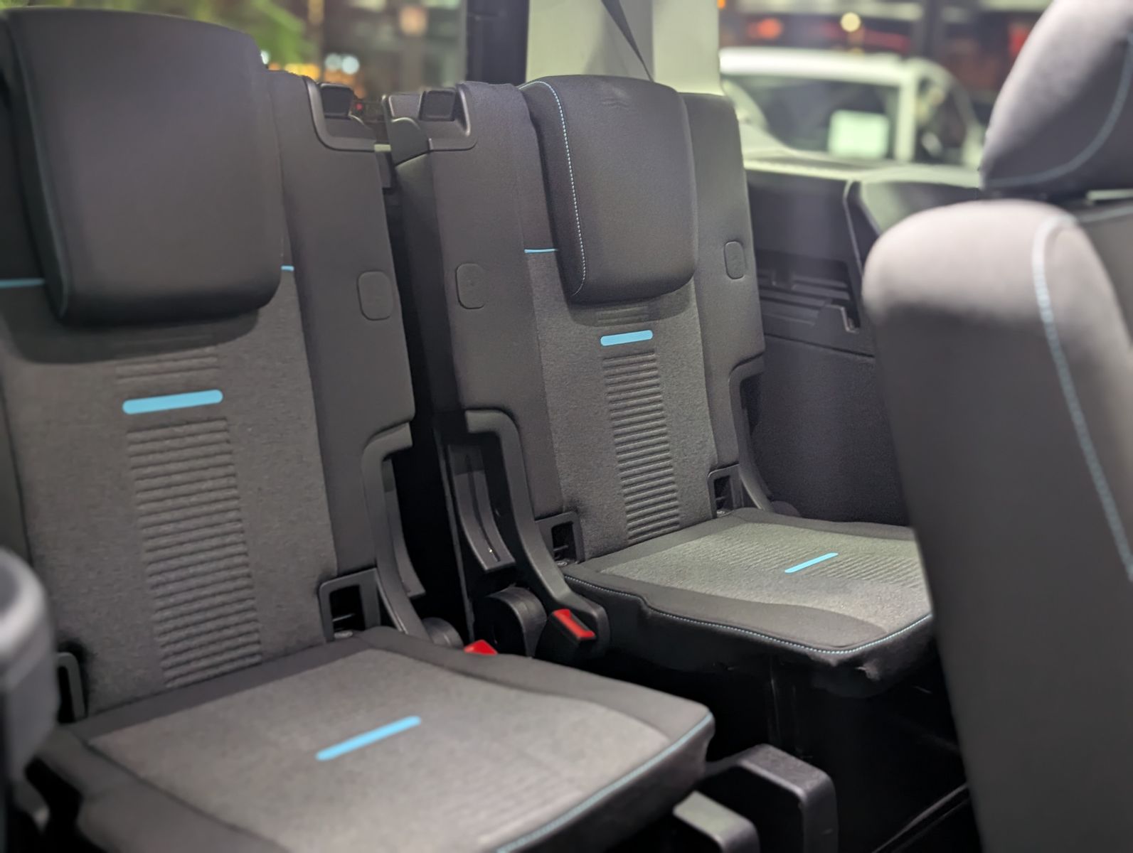 Fahrzeugabbildung Ford Tourneo Connect L2 Active 7-SI Bi-LED PANO AHK K