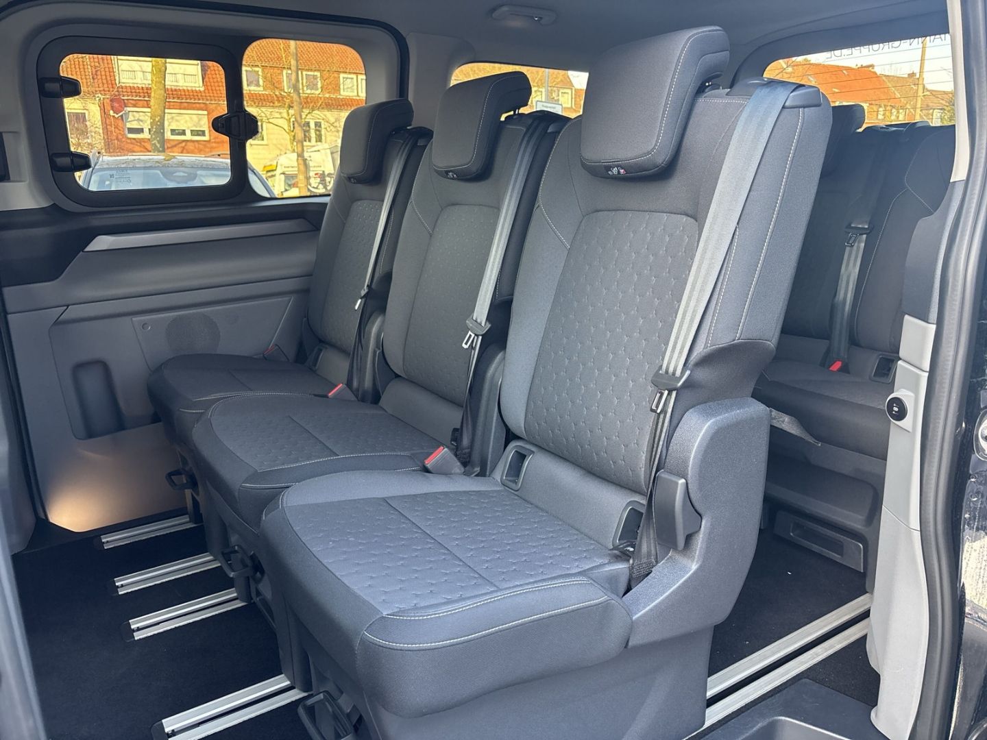 Fahrzeugabbildung Ford Tourneo Custom Titanium 170PS 8-Gang Automatik N