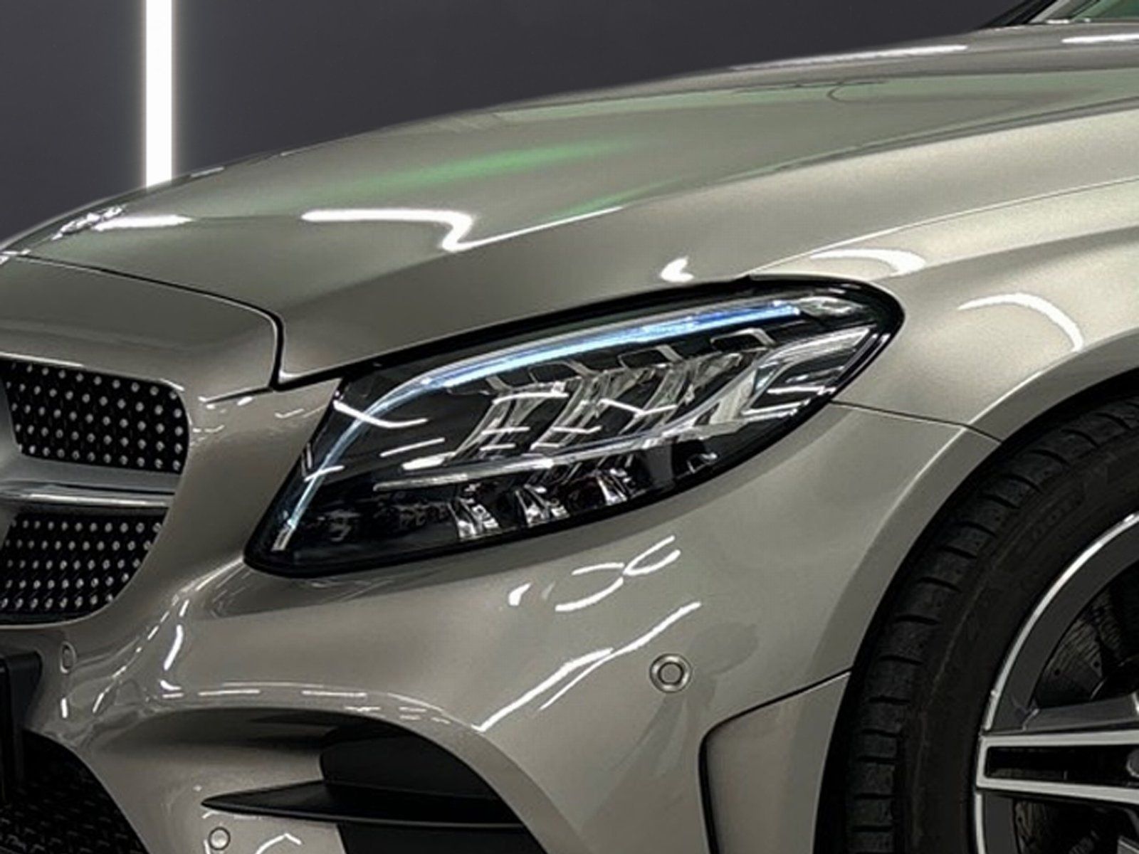 Fahrzeugabbildung Mercedes-Benz C 300 AMG*FAP*DISTRONIC*COMAND*LED*360°Kamera