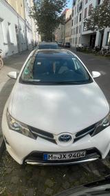 Toyota Das Auto ist in ausgezeichnetem Zustand. - Toyota Auris Gebrauchtwagen in München