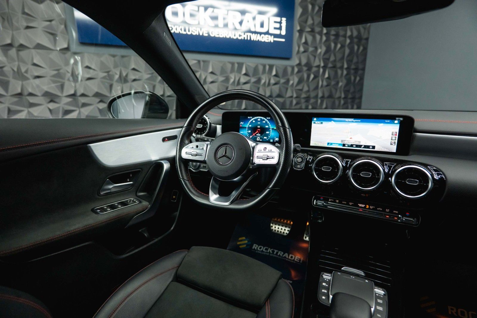 Fahrzeugabbildung Mercedes-Benz CLA 220 Shooting Brake AMG Line | ACC | LED