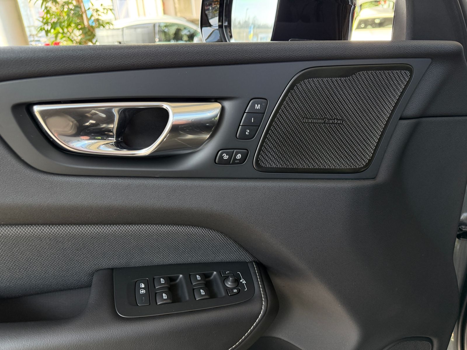 Fahrzeugabbildung Volvo XC60 R Design AHK H/K KAM LED