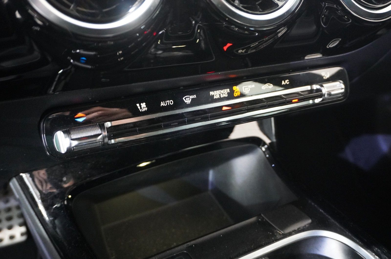 Fahrzeugabbildung Mercedes-Benz CLA SB 200 AMG LINE 7G-DCT NAVI/LED/KAMERA/DAB+