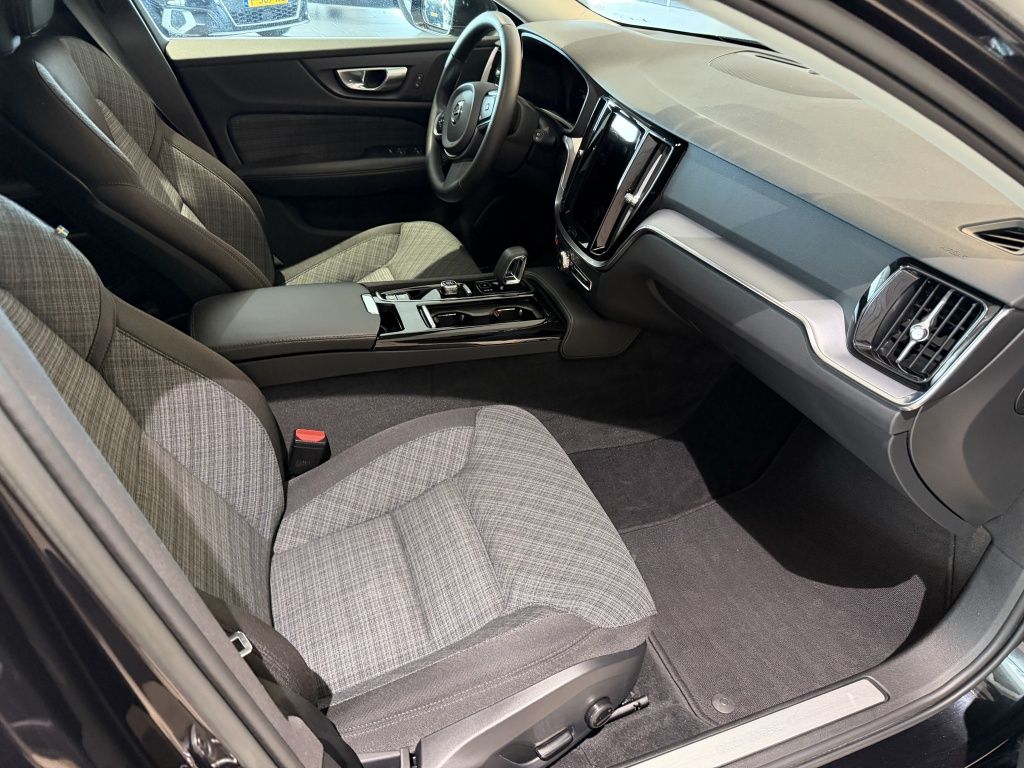 Volvo V60 2.0 T6 Plug-in Hybrid AWD Core Bright imagem 3